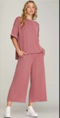 She + Sky Pink Textured Knit Capri set in Mauve